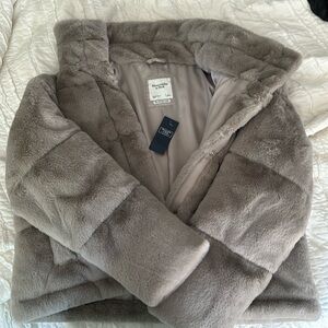 NWT Abercrombie & Fitch faux fur coat
